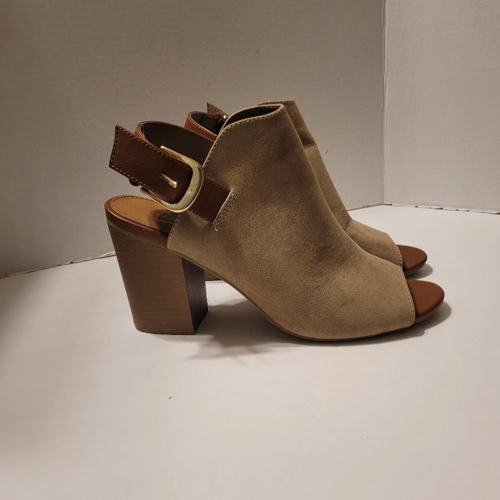 Candies Womens open toe Block Heels Ankle Strap Sandals Size 9.5M